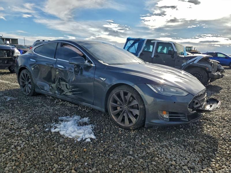 2015 Tesla Model S მანქანა იყიდება აუქციონზე, vin: 5YJSA1H24FFP69371, აუქციონის ნომერი: 95893645