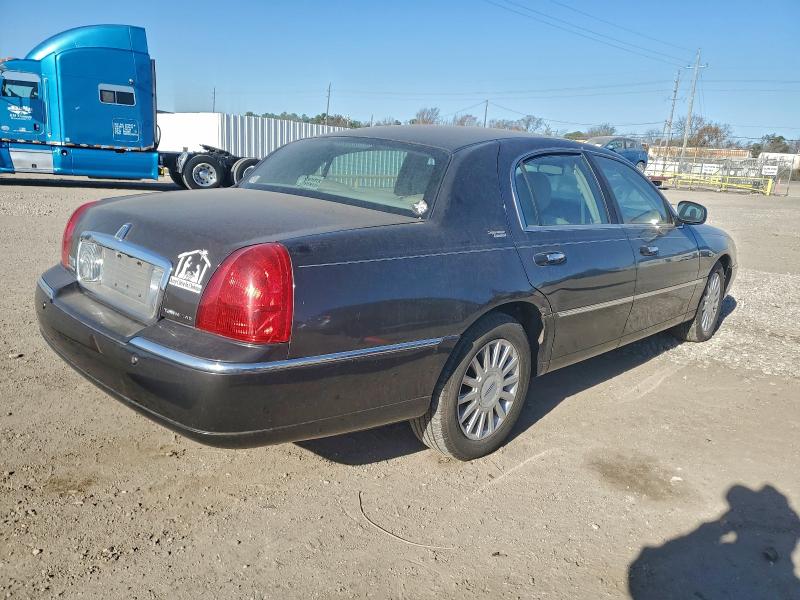 48519796 :رقم المزاد ، 1LNHM82WX5Y660641 vin ، 2005 Lincoln Town Car مزاد بيع