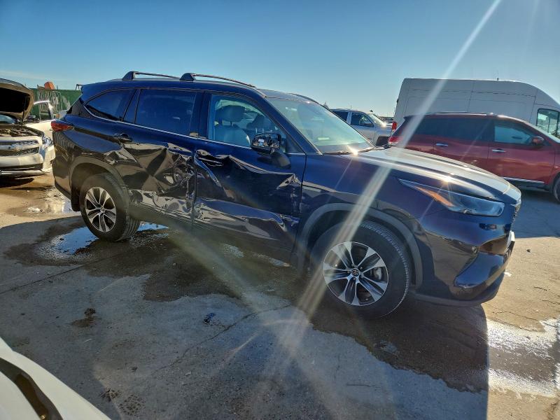 96332805 :رقم المزاد ، 5TDGZRBH6NS257423 vin ، 2022 Toyota Highlander مزاد بيع
