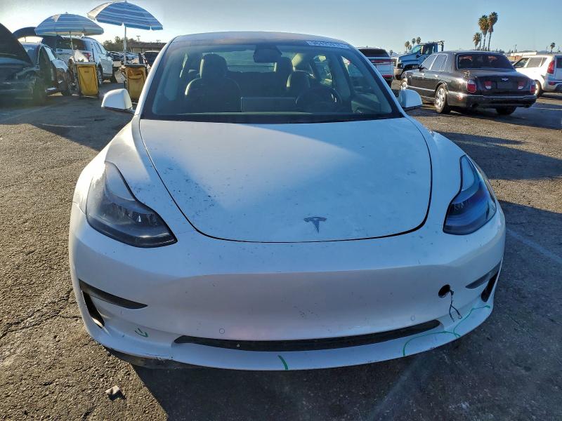 96493915 :رقم المزاد ، 5YJ3E1EB7NF331553 vin ، 2022 Tesla Model 3 مزاد بيع