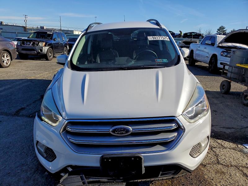 94177525 :رقم المزاد ، 1FMCU9GD0HUD99300 vin ، 2017 Ford Escape مزاد بيع