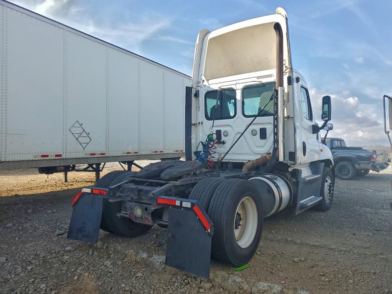 2015 Freightliner Cascadia მანქანა იყიდება აუქციონზე, vin: 1FUBGEDV5FLGH4750, აუქციონის ნომერი: 93057395