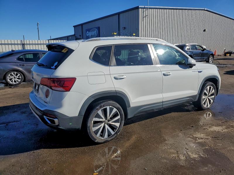 Продаж на аукціоні авто 2022 Volkswagen Taos, vin: 3VVWX7B24NM039791, номер лоту: 97098525