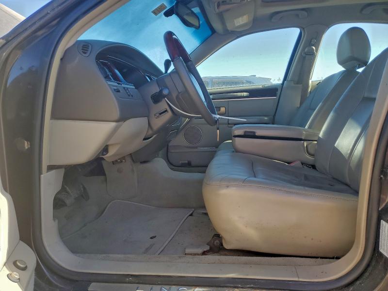 48519796 :رقم المزاد ، 1LNHM82WX5Y660641 vin ، 2005 Lincoln Town Car مزاد بيع
