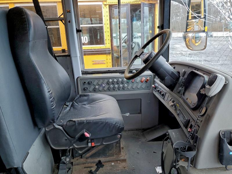 86534945 :رقم المزاد ، 1T7YN4E23C1149980 vin ، 2012 Thomas Saf-t-liner Hdx مزاد بيع