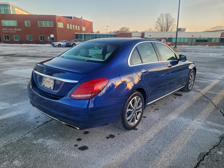 97644325 :رقم المزاد ، 55SWF4KB2JU260741 vin ، 2018 Mercedes-benz C 300 4mat مزاد بيع