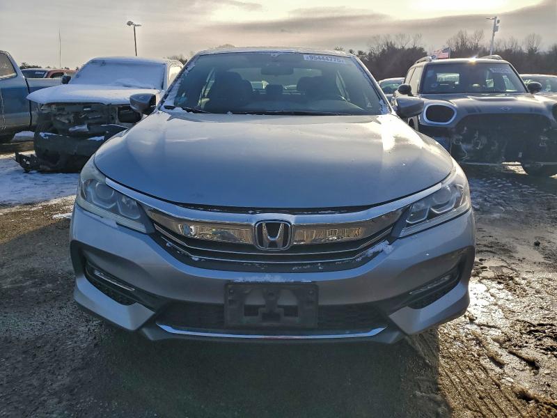 95444775 :رقم المزاد ، 1HGCR2F56HA071311 vin ، 2017 Honda Accord مزاد بيع