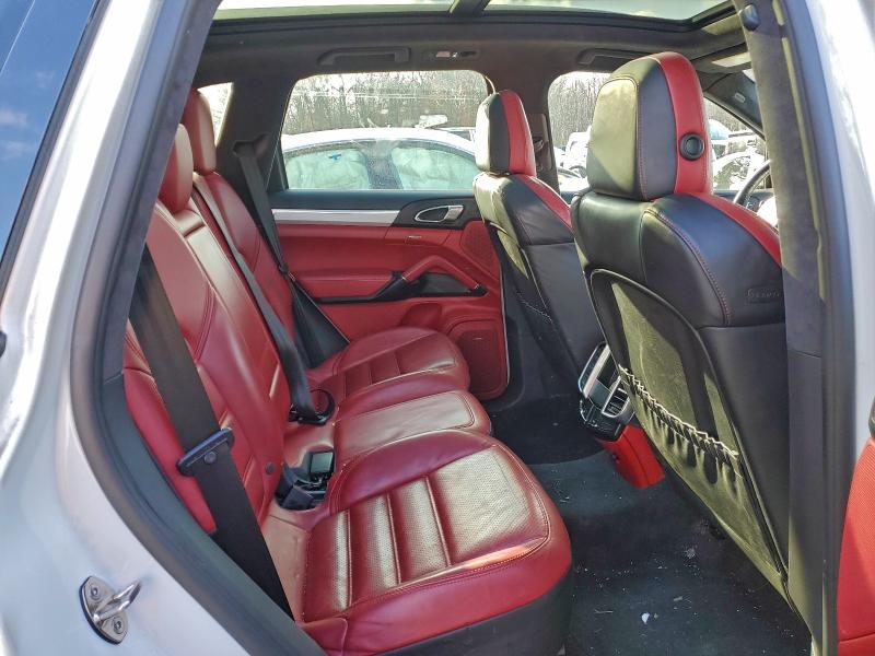95248185 :رقم المزاد ، WP1AC2A26FLA82720 vin ، 2015 Porsche Cayenne Tu مزاد بيع