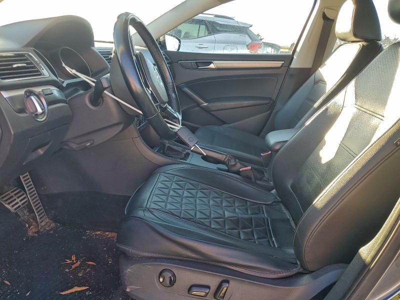 97872145 :رقم المزاد ، 1VWDT7A38HC068726 vin ، 2017 Volkswagen Passat R-l مزاد بيع