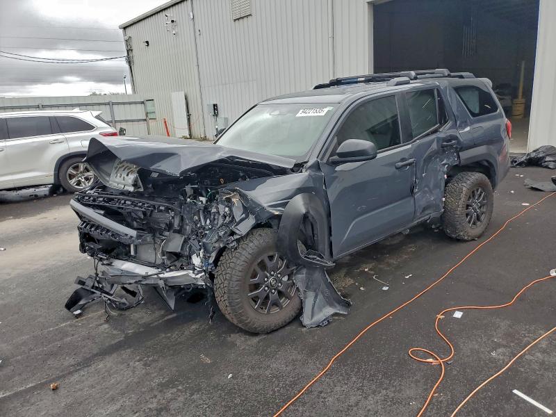 94221535 :رقم المزاد ، JTEVA5AR3S5005062 vin ، 2025 Toyota 4runner Sr مزاد بيع