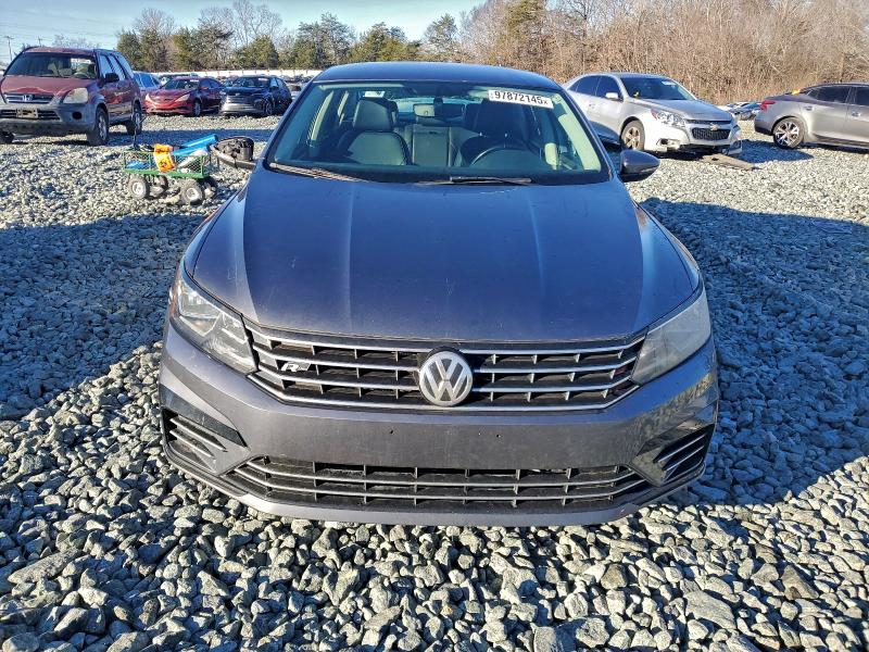 97872145 :رقم المزاد ، 1VWDT7A38HC068726 vin ، 2017 Volkswagen Passat R-l مزاد بيع