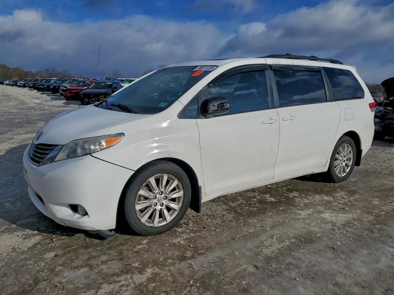 Aukcja sprzedaży 2011 Toyota Sienna Xle, vin: 5TDDK3DC0BS019018, numer aukcji: 98811035