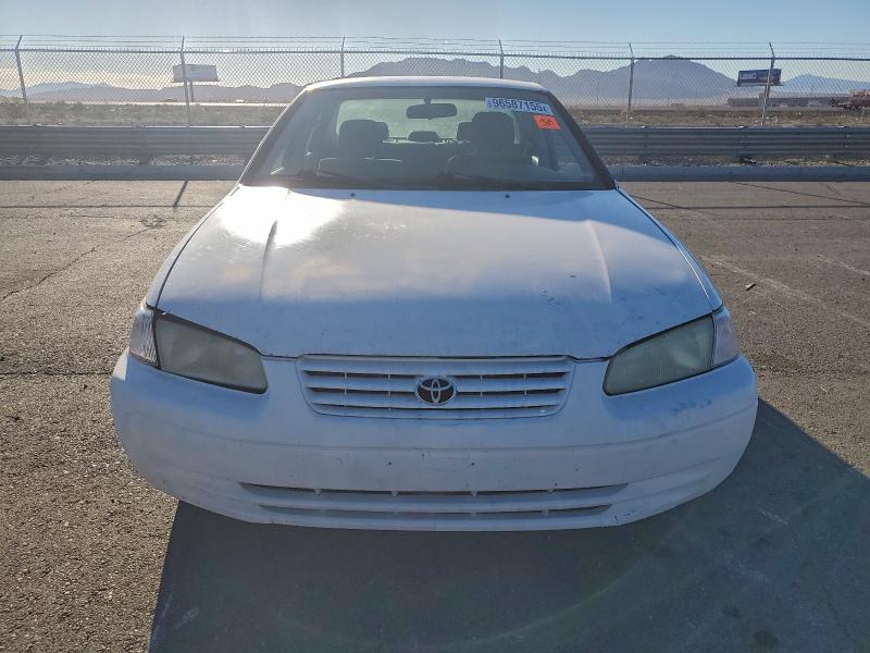 96587155 :رقم المزاد ، JT2BG28KXW0181261 vin ، 1998 Toyota Camry مزاد بيع