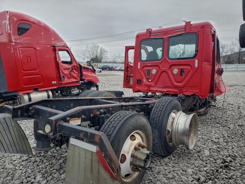 Продаж на аукціоні авто 2015 Freightliner Cascadia 1, vin: 3AKJGEDV6FSGJ6926, номер лоту: 84729065