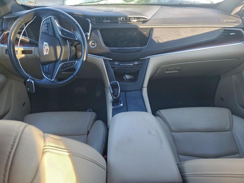 93992965 :رقم المزاد ، 1GYKNCRSXHZ114122 vin ، 2017 Cadillac Xt5 Premiu مزاد بيع