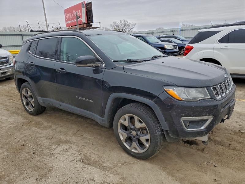 92947385 :رقم المزاد ، 3C4NJDCB0JT252732 vin ، 2018 Jeep Compass مزاد بيع