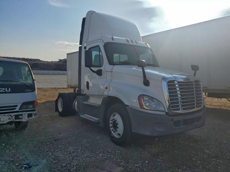 2015 Freightliner Cascadia მანქანა იყიდება აუქციონზე, vin: 1FUBGEDV5FLGH4750, აუქციონის ნომერი: 93057395