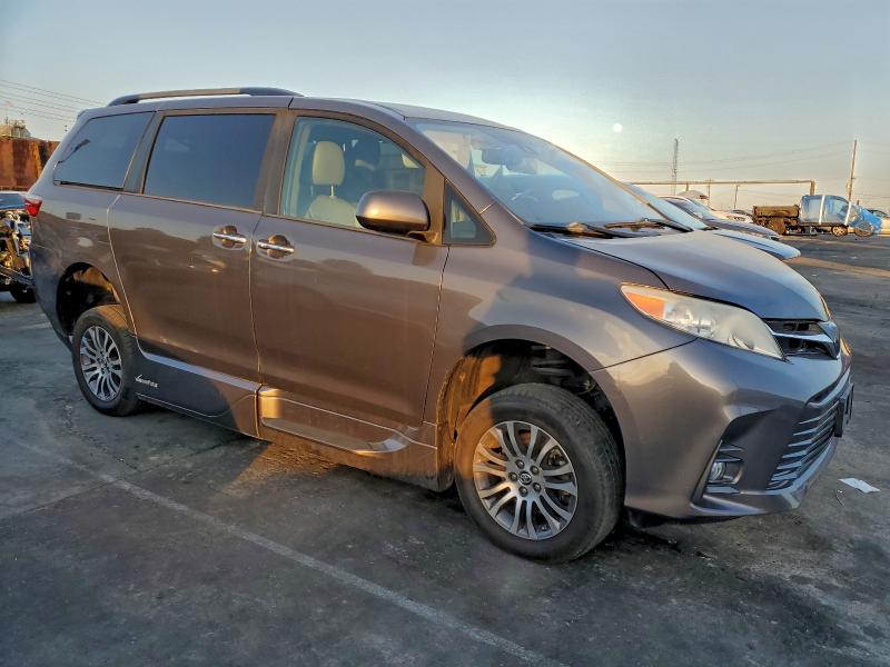 Продажа на аукционе авто 2019 Toyota Sienna, vin: 5TDYZ3DC4KS017088, номер лота: 94358505