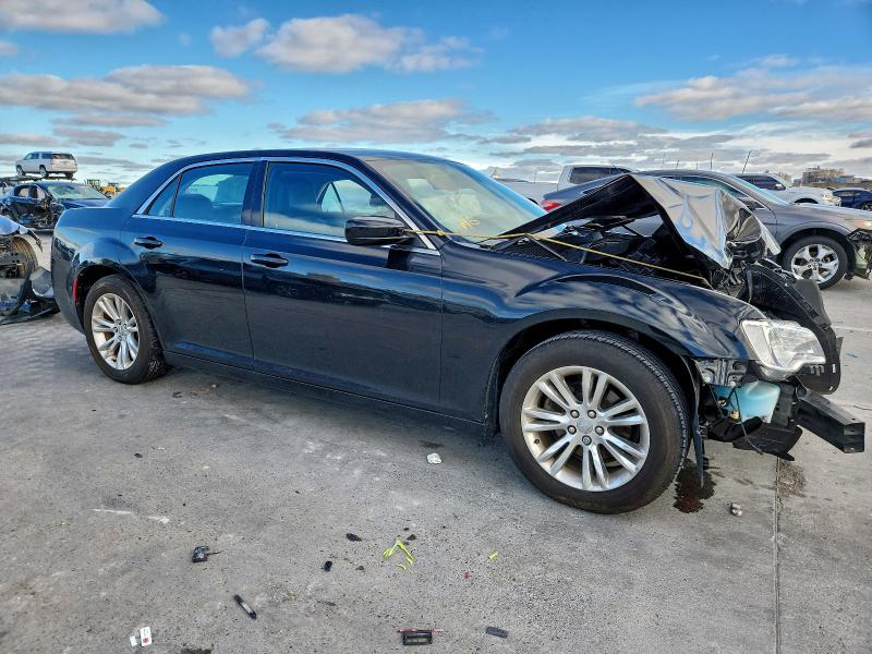 95294365 :رقم المزاد ، 2C3CCAAG3HH516256 vin ، 2017 Chrysler 300 مزاد بيع