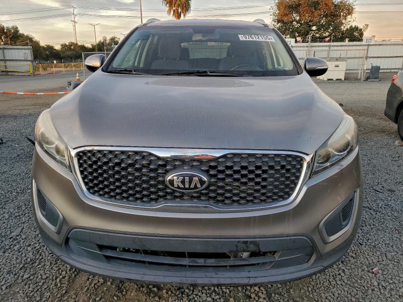 97612155 :رقم المزاد ، 5XYPG4A37GG077365 vin ، 2016 Kia Sorento مزاد بيع