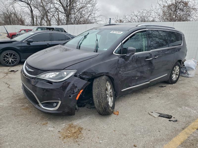 Продажа на аукционе авто 2018 Chrysler Pacifica, vin: 2C4RC1EG8JR235392, номер лота: 96715765