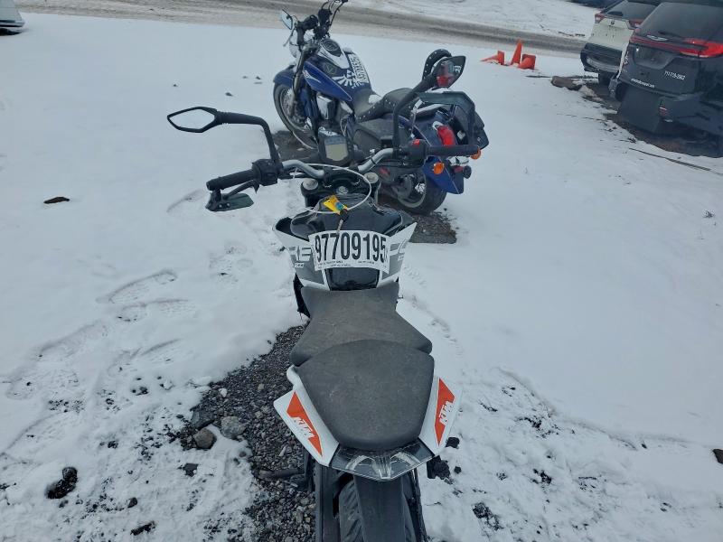 97709195 :رقم المزاد ، MD2JPC407NC034979 vin ، 2022 Ktm 200 مزاد بيع