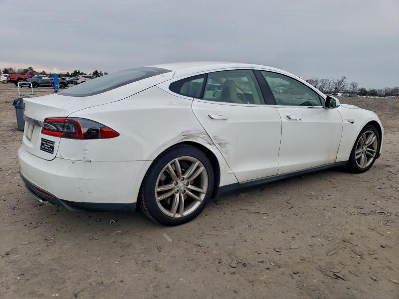 2013 Tesla Model S მანქანა იყიდება აუქციონზე, vin: 5YJSA1CN8DFP03405, აუქციონის ნომერი: 96255285
