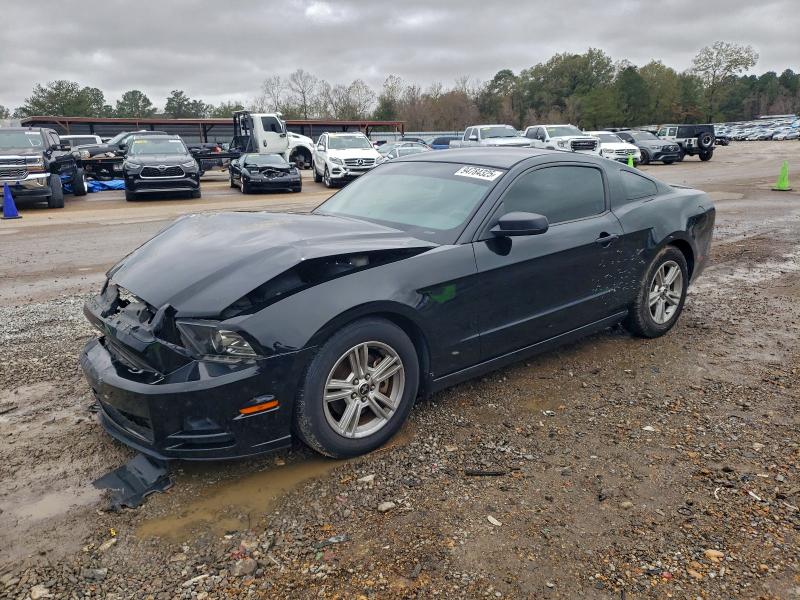 Продажа на аукционе авто 2014 Ford Mustang, vin: 1ZVBP8AM6E5251228, номер лота: 94784325