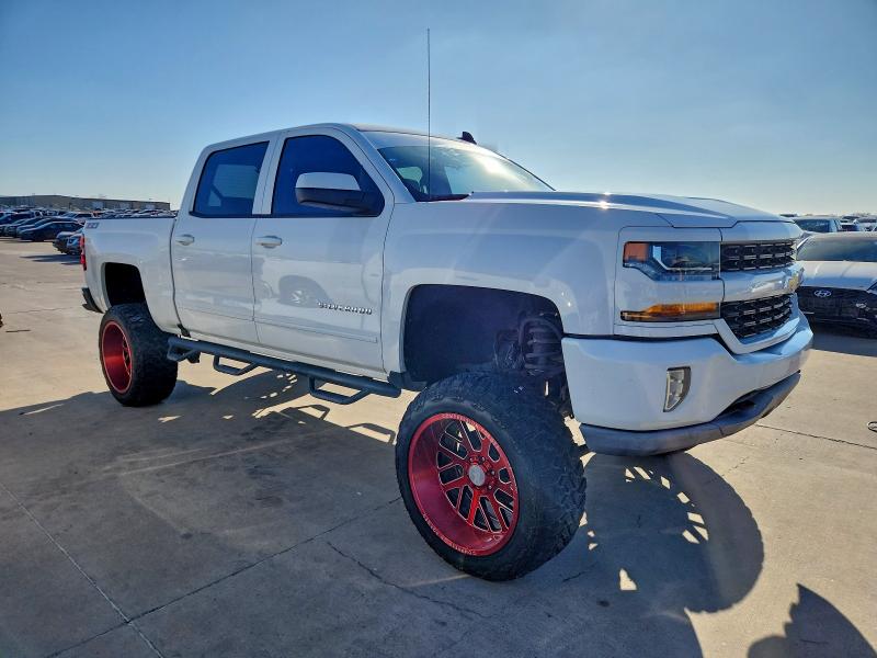 93399405 :رقم المزاد ، 3GCUKREC1JG316944 vin ، 2018 Chevrolet Silverado مزاد بيع