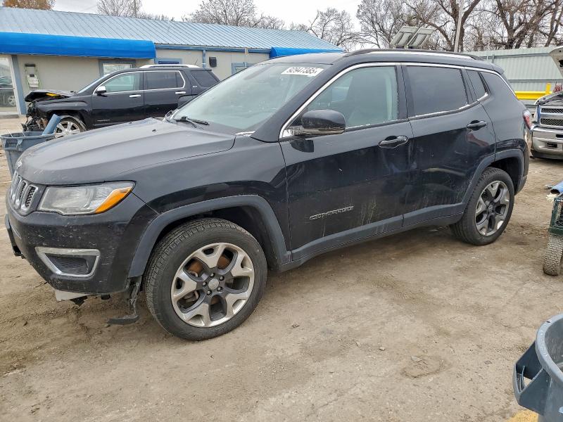92947385 :رقم المزاد ، 3C4NJDCB0JT252732 vin ، 2018 Jeep Compass مزاد بيع