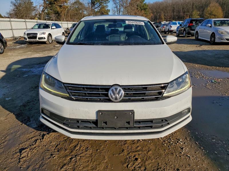 95443645 :رقم المزاد ، 3VWL17AJ5HM225529 vin ، 2017 Volkswagen Jetta مزاد بيع