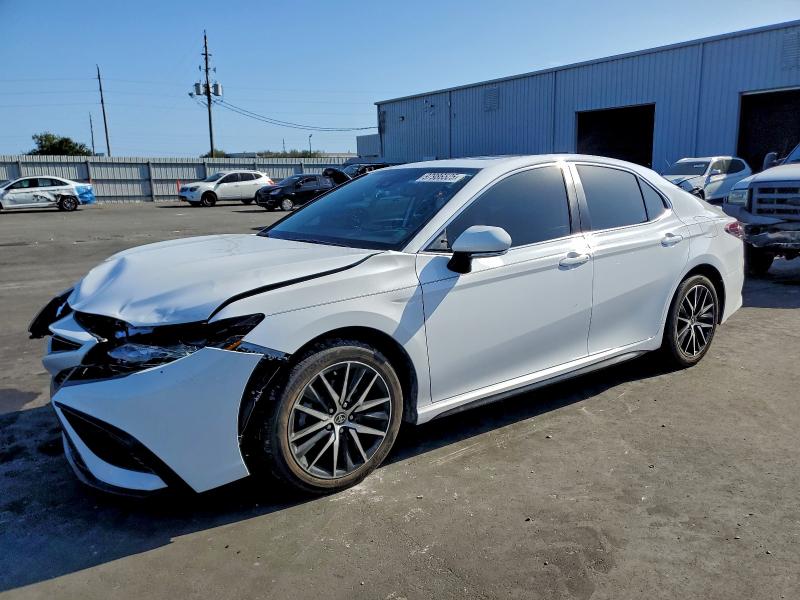 97986525 :رقم المزاد ، 4T1S11AKXRU855821 vin ، 2024 Toyota Camry مزاد بيع