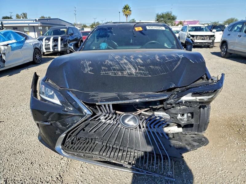 95674325 :رقم المزاد ، 58ABZ1B16KU045311 vin ، 2019 Lexus Es مزاد بيع