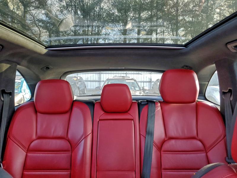 95248185 :رقم المزاد ، WP1AC2A26FLA82720 vin ، 2015 Porsche Cayenne Tu مزاد بيع