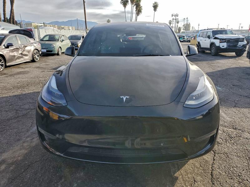 97204915 :رقم المزاد ، 7SAYGDEF0NF530581 vin ، 2022 Tesla Model Y مزاد بيع