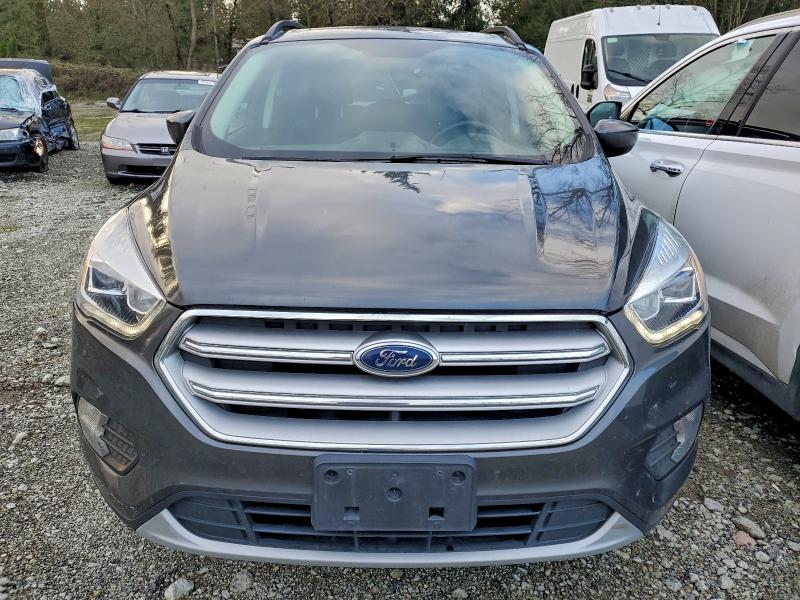 96822535 :رقم المزاد ، 1FMCU9HD8JUD24560 vin ، 2018 Ford Escape Sel مزاد بيع