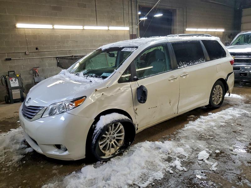 Auction sale of the 2016 Toyota Sienna, vin: 5TDYK3DC1GS748248, lot number: 95671755