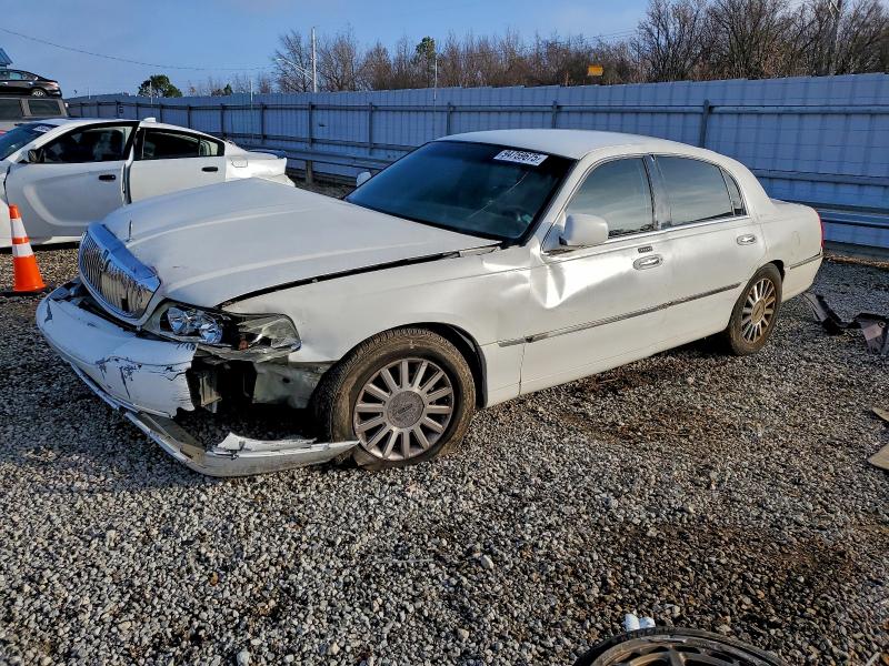 Aukcja sprzedaży 2004 Lincoln Town Car, vin: 1LNHM81W14Y680728, numer aukcji: 94759675