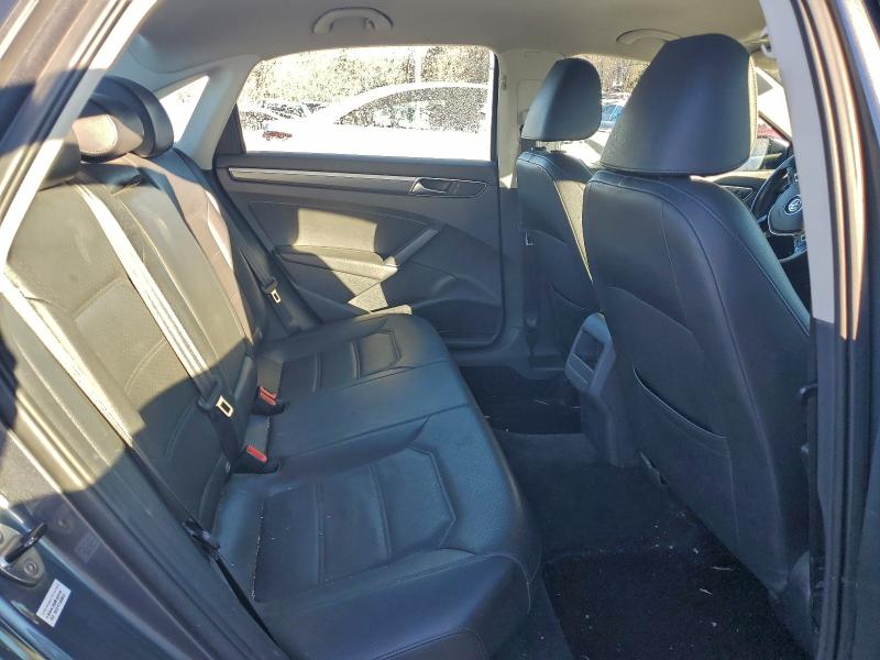 97872145 :رقم المزاد ، 1VWDT7A38HC068726 vin ، 2017 Volkswagen Passat R-l مزاد بيع