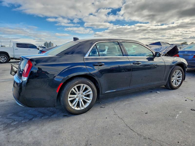 95294365 :رقم المزاد ، 2C3CCAAG3HH516256 vin ، 2017 Chrysler 300 مزاد بيع