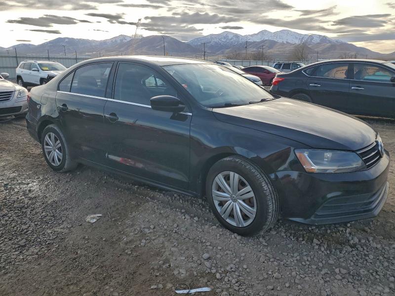 96074035 :رقم المزاد ، 3VW167AJ5HM275064 vin ، 2017 Volkswagen Jetta مزاد بيع