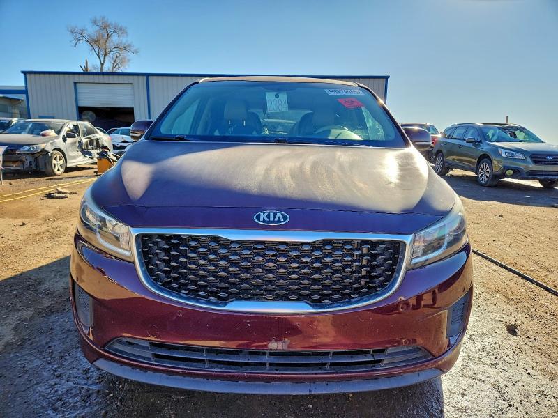 95724965 :رقم المزاد ، KNDMB5C19H6333383 vin ، 2017 Kia Sedona مزاد بيع