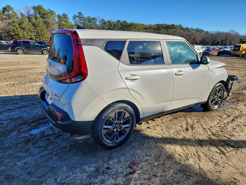 97956595 :رقم المزاد ، KNDJ33AU6N7159103 vin ، 2022 Kia Soul مزاد بيع