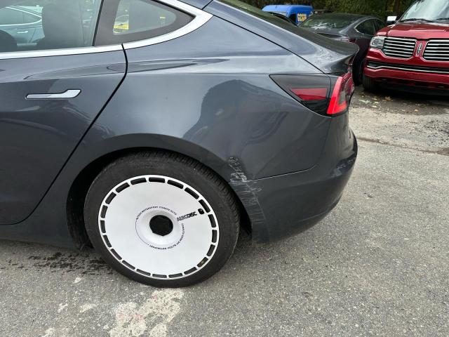 99081765 :رقم المزاد ، 5YJ3E1EB1JF119421 vin ، 2018 Tesla Model 3 مزاد بيع
