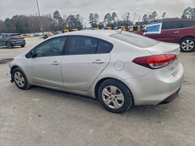 95954915 :رقم المزاد ، 3KPFK4A70JE258003 vin ، 2018 Kia Forte مزاد بيع