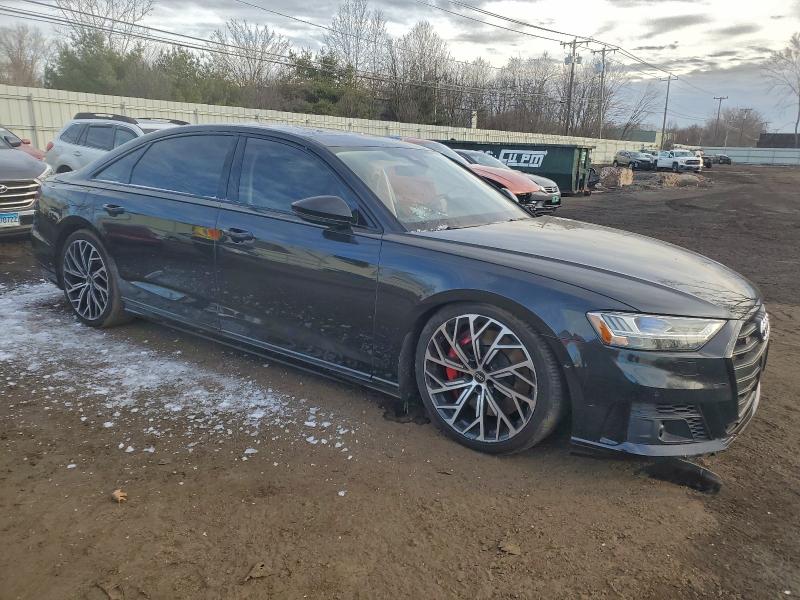 94931485 :رقم المزاد ، WAU8SAF82MN011541 vin ، 2021 Audi S8 مزاد بيع