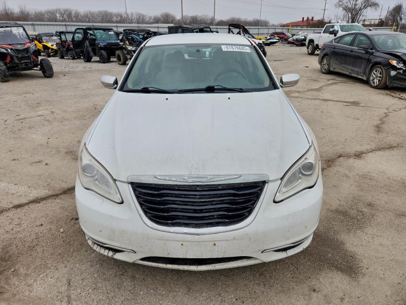 97876685 :رقم المزاد ، 1C3CCBCGXDN555429 vin ، 2013 Chrysler 200 مزاد بيع