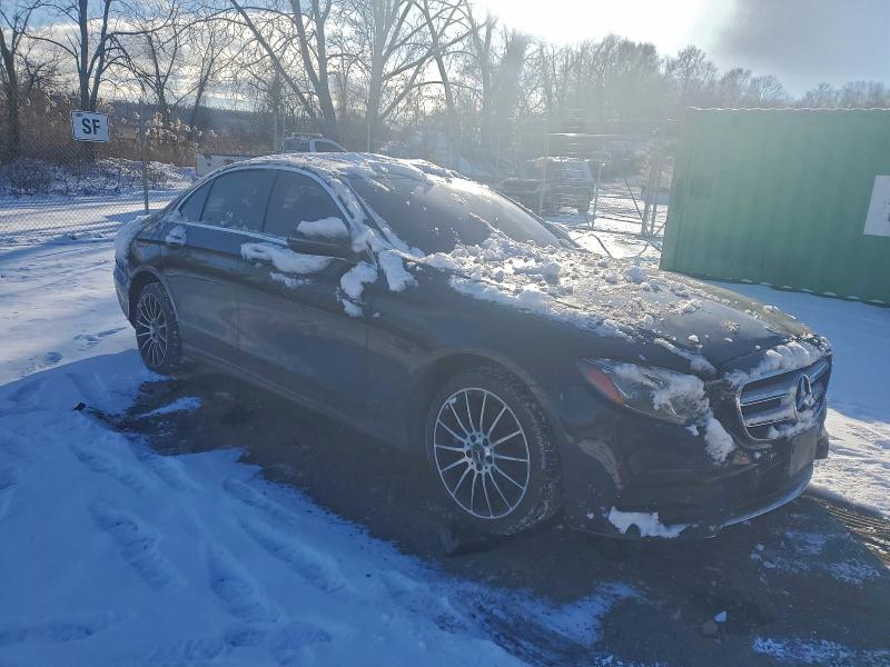96600045 :رقم المزاد ، WDDZF4KB0JA338043 vin ، 2018 Mercedes-benz E مزاد بيع