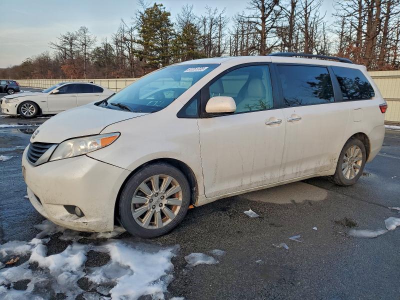 Aukcja sprzedaży 2015 Toyota Sienna, vin: 5TDDK3DC7FS121972, numer aukcji: 97751705