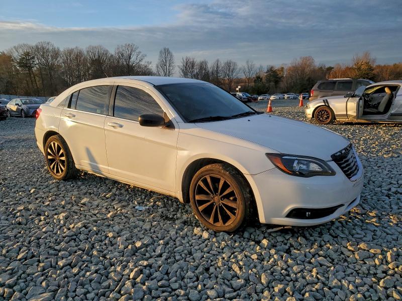 95877345 :رقم المزاد ، 1C3CCBBB5DN729221 vin ، 2013 Chrysler 200 مزاد بيع
